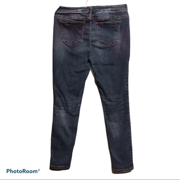 MAURICES High Rise Jegging. Size M-R - Picture 2 of 6